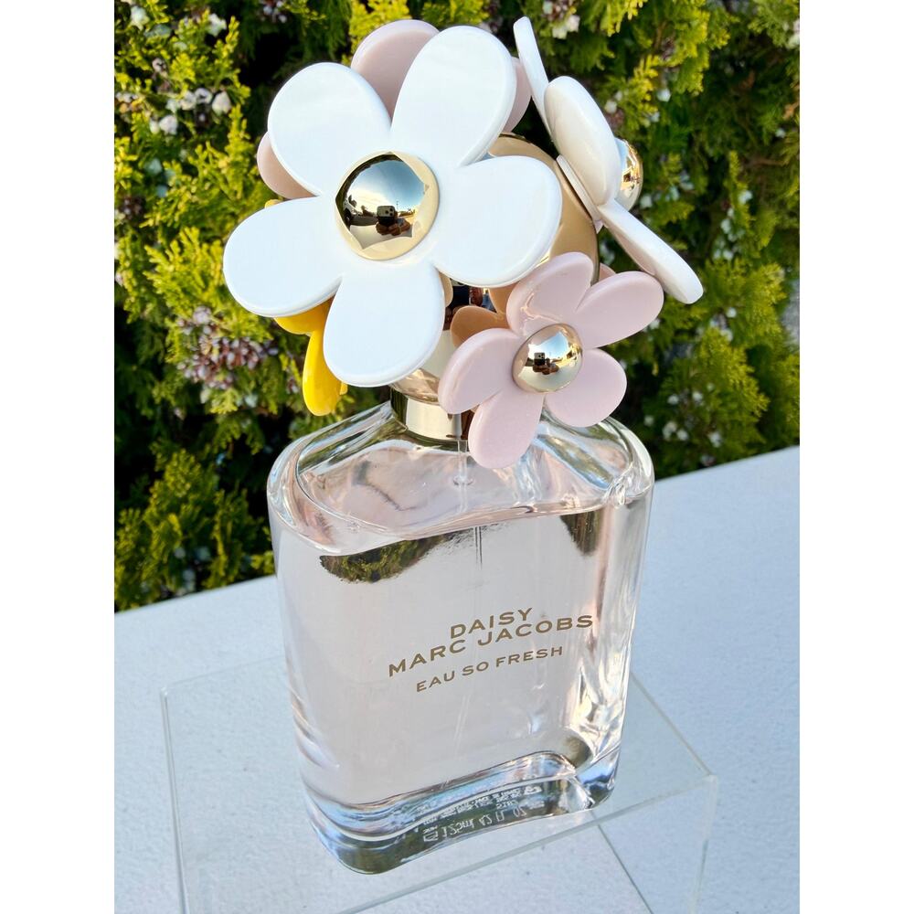 Marc Jacobs Daisy Eau So Fresh Eau de Toilette 125ml 4.2 Fl. Oz - Picture 3 of 4